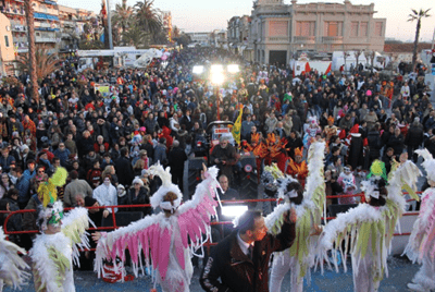 La Passeggiata a fianco del Carnevale